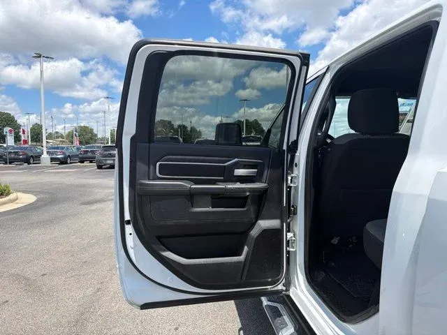 2024 Ram 2500 Big Horn thumbnail 17