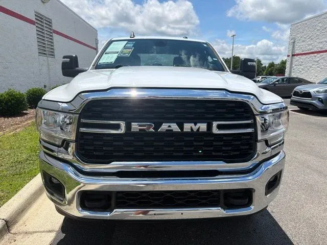 2024 Ram 2500 Big Horn thumbnail 2