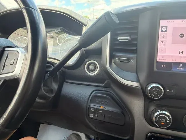 2024 Ram 2500 Big Horn thumbnail 39
