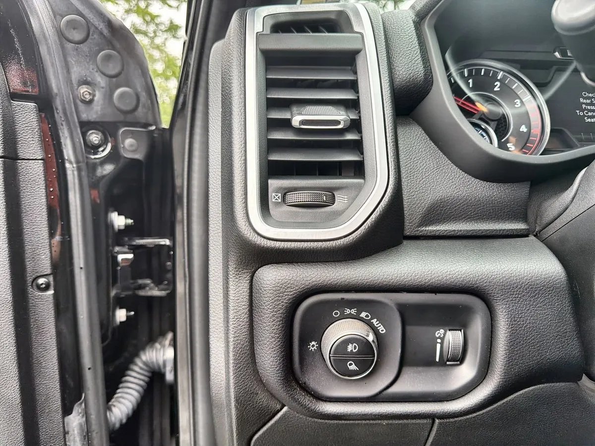 2024 Ram 2500 Big Horn Crew Cab 4x4 6'4" Box thumbnail 15