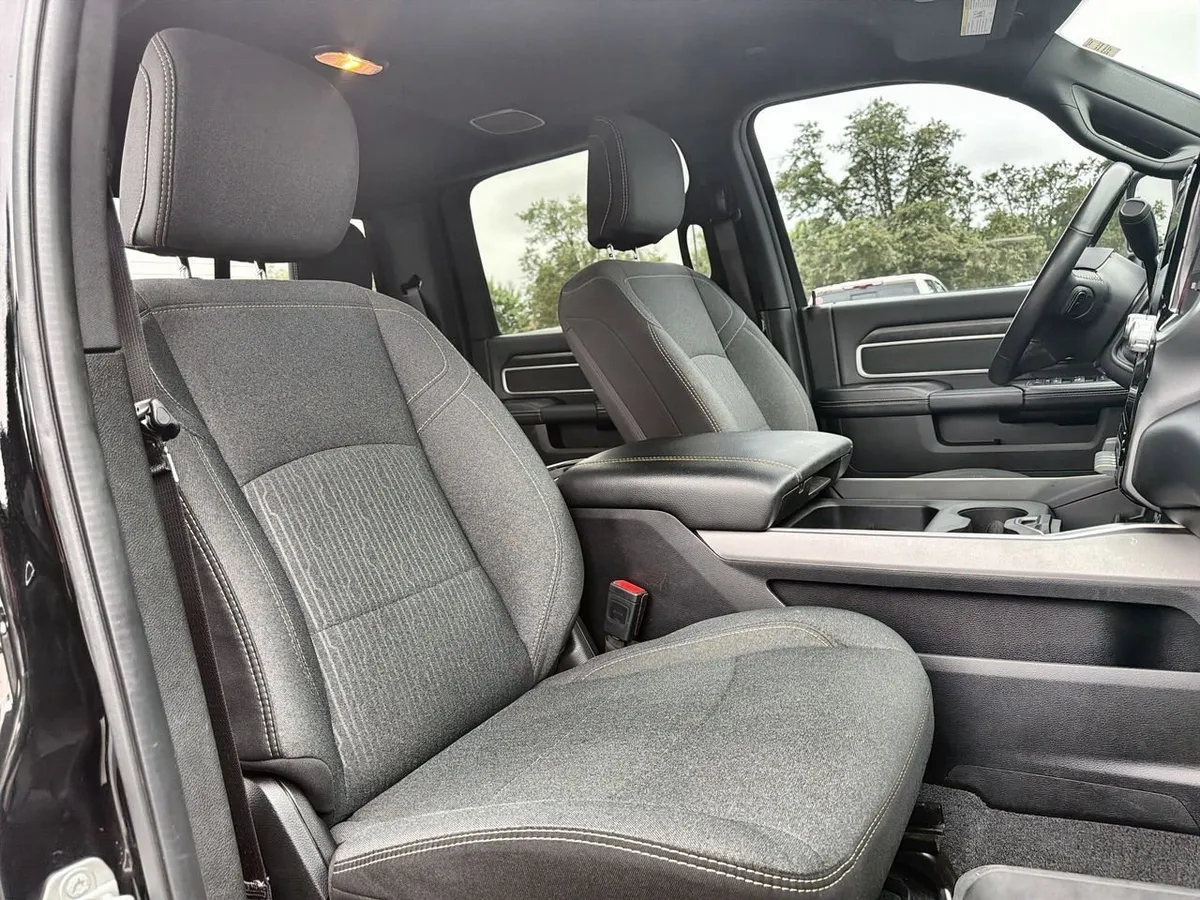 2024 Ram 2500 Big Horn Crew Cab 4x4 6'4" Box thumbnail 23
