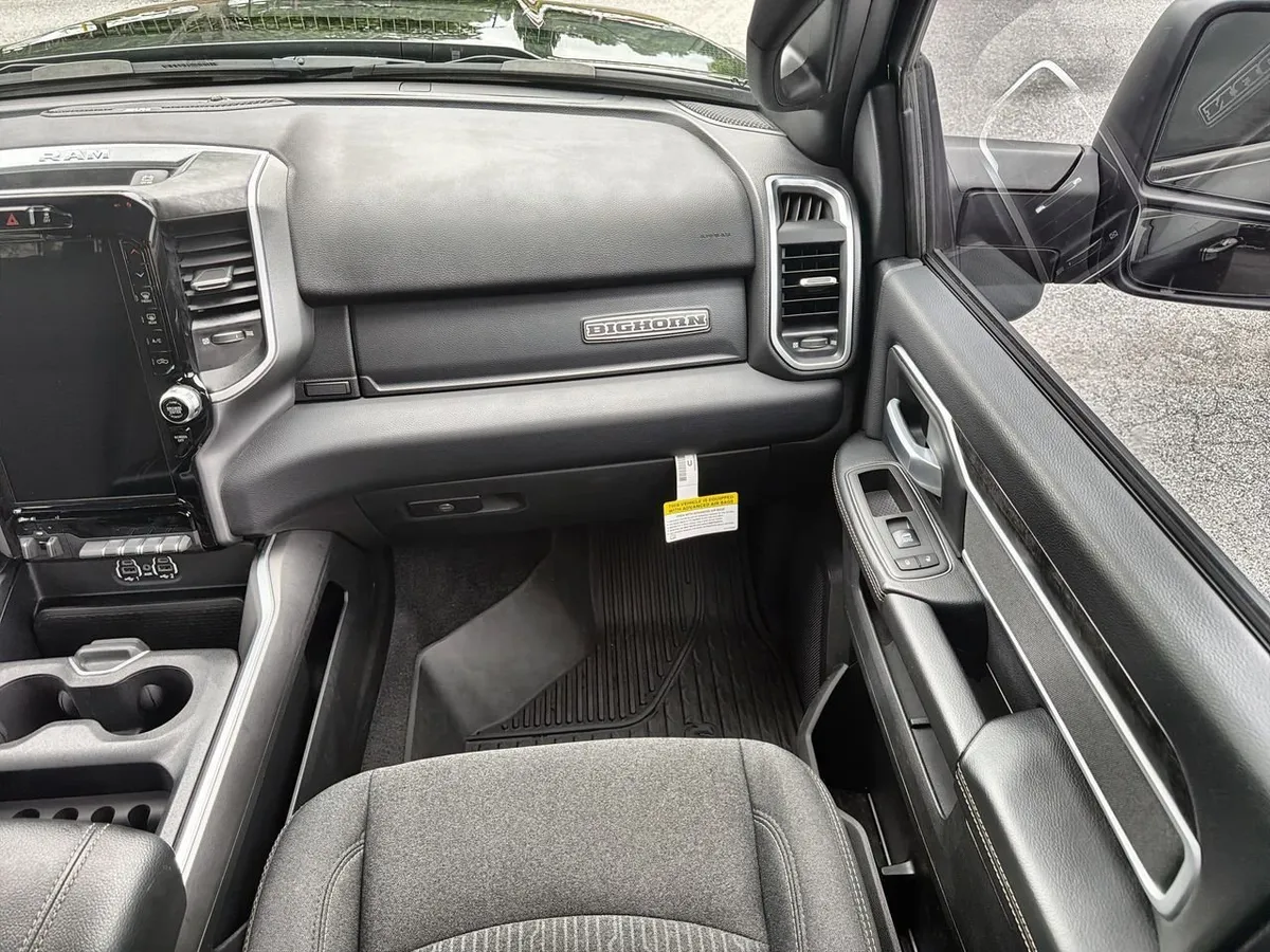 2024 Ram 2500 Big Horn Crew Cab 4x4 6'4" Box thumbnail 24