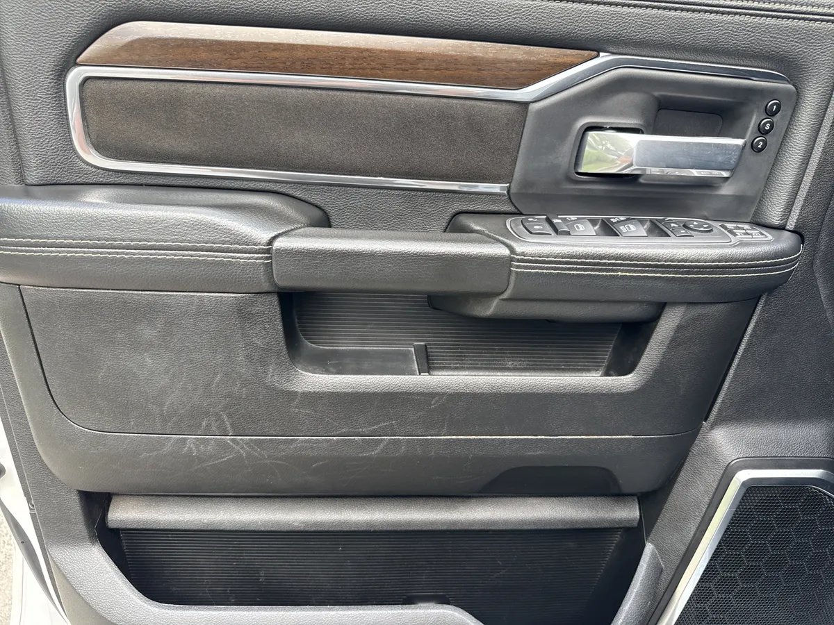 2024 Ram 2500 Laramie thumbnail 10