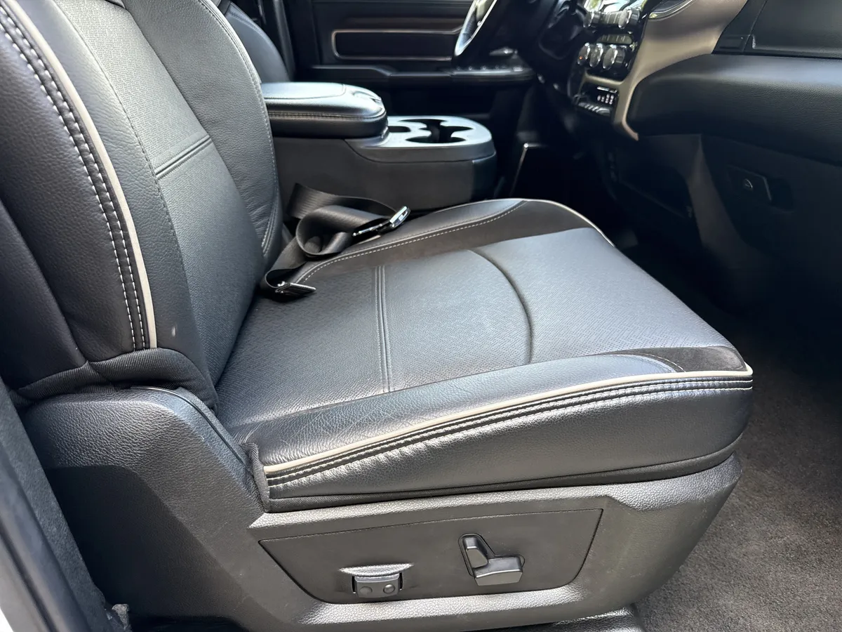 2024 Ram 2500 Laramie thumbnail 15