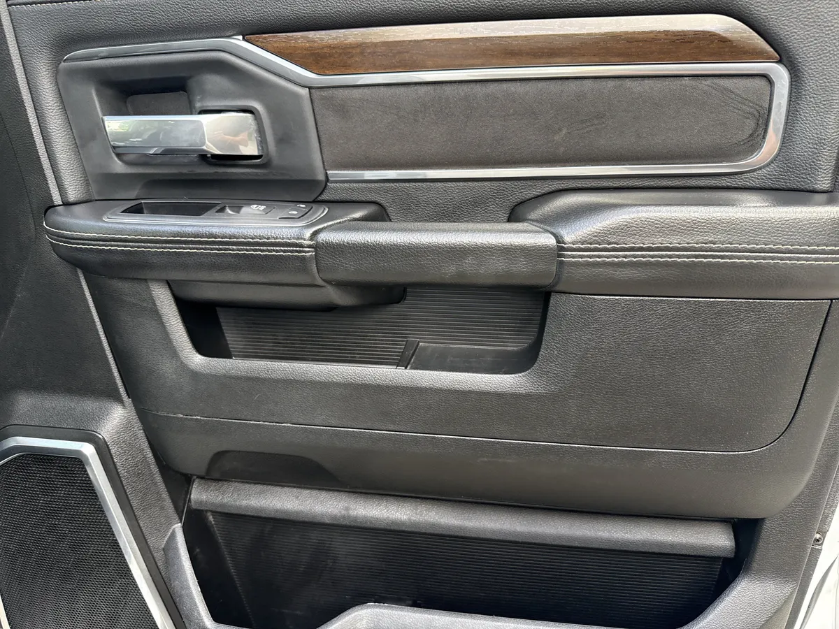 2024 Ram 2500 Laramie thumbnail 16