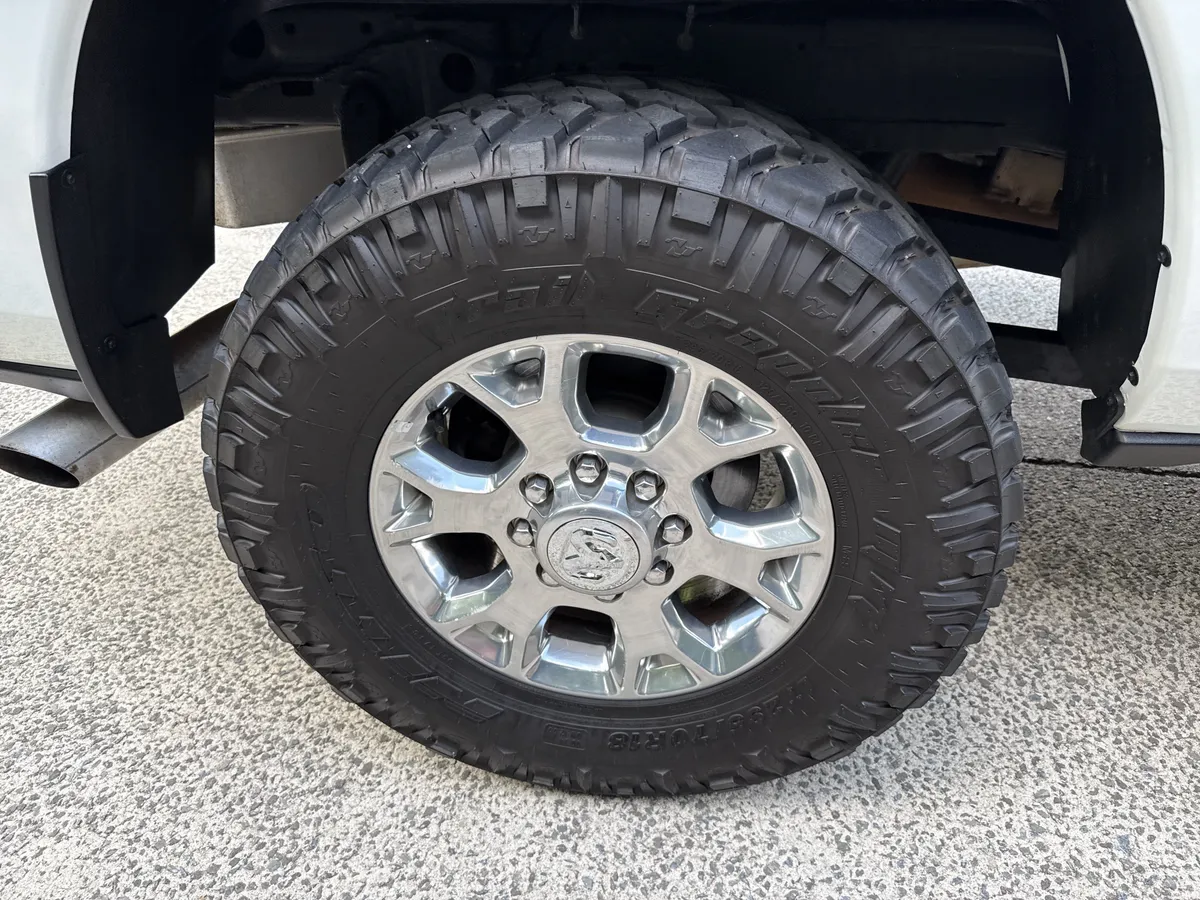 2024 Ram 2500 Laramie thumbnail 19