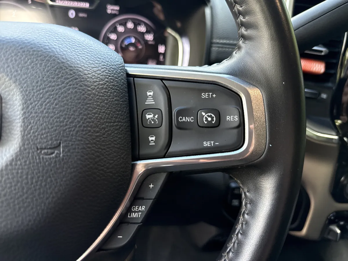 2024 Ram 2500 Laramie thumbnail 26