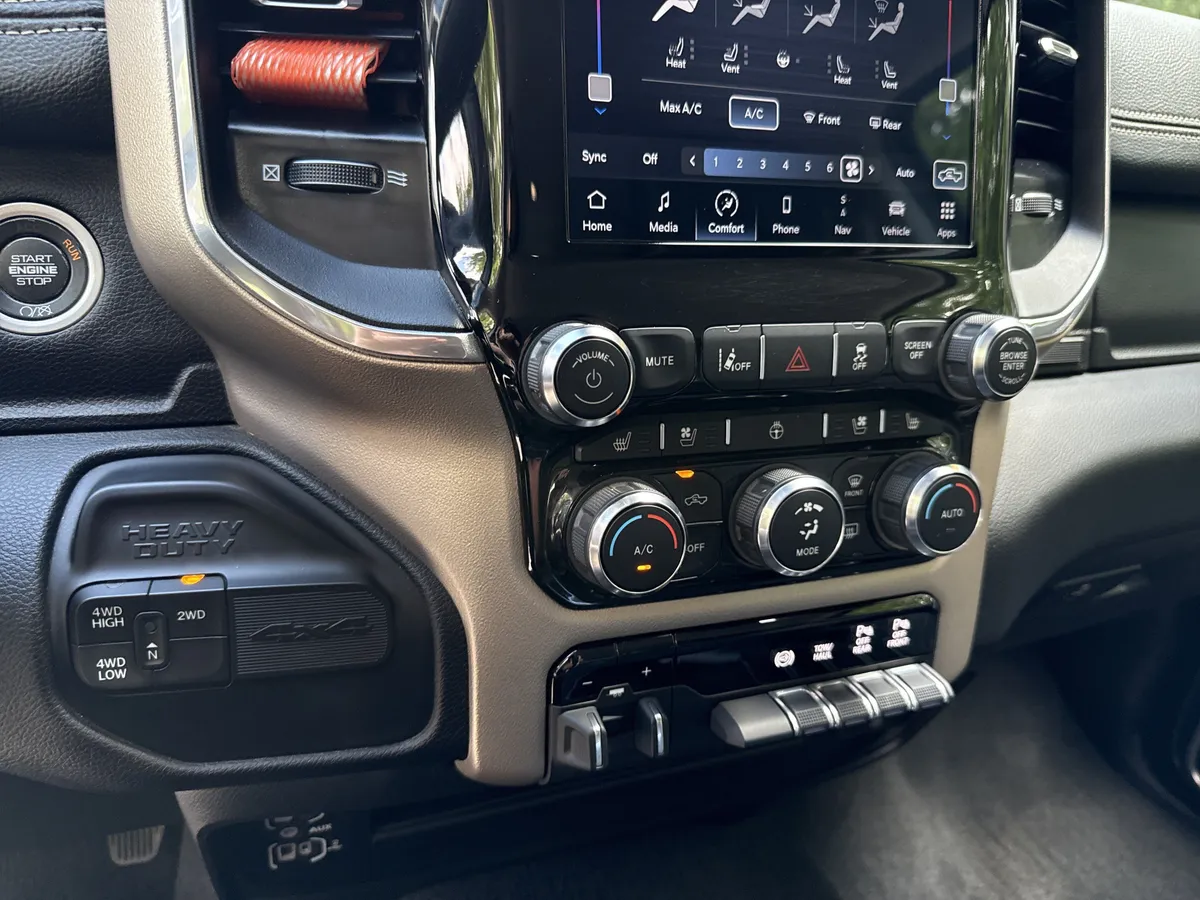 2024 Ram 2500 Laramie thumbnail 29