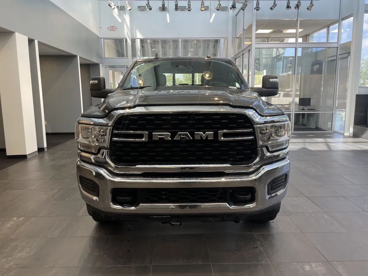 2024 Ram 2500 Tradesman thumbnail 2