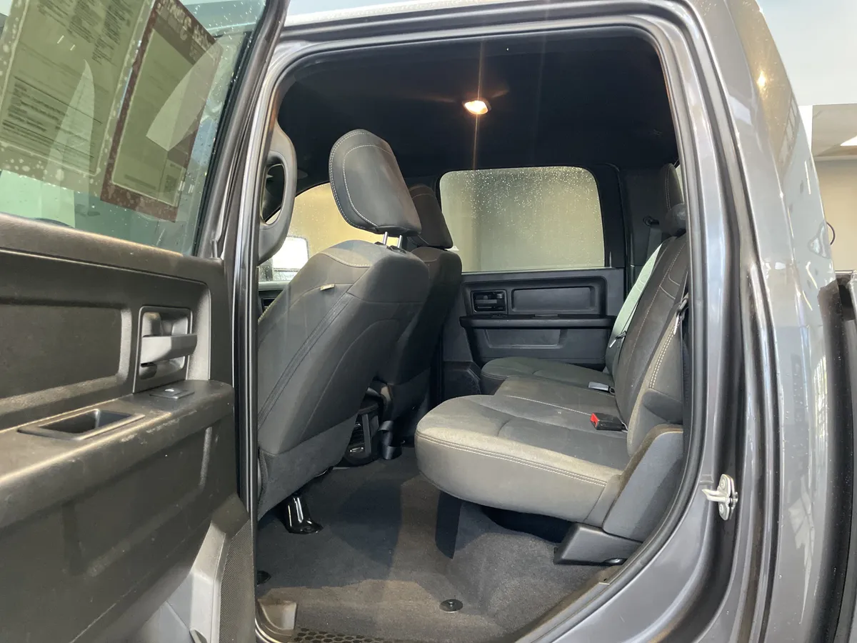 2024 Ram 2500 Tradesman thumbnail 32
