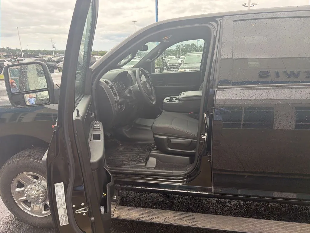 2024 Ram 2500 Tradesman thumbnail 2