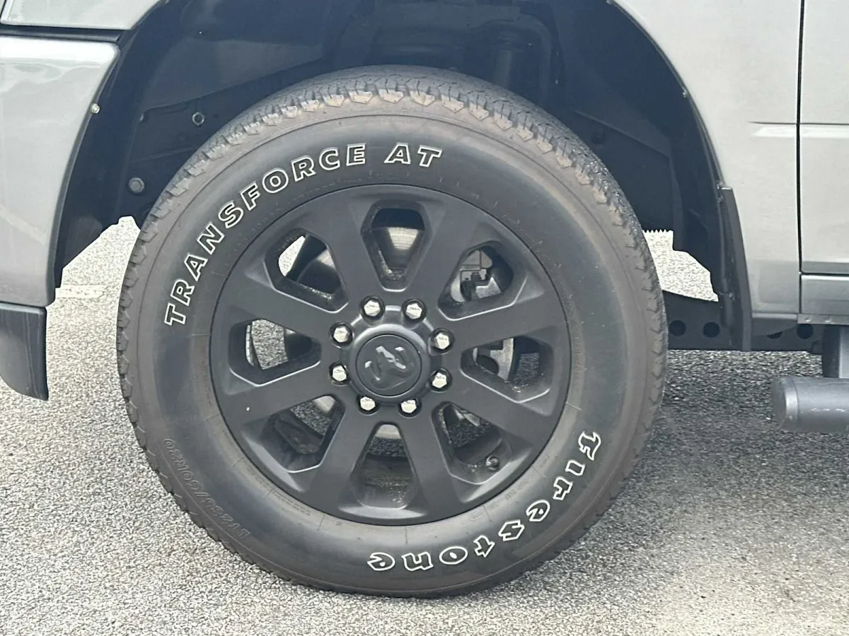 2024 Ram 3500 Laramie thumbnail 13