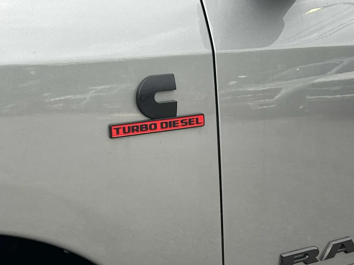 2024 Ram 3500 Laramie thumbnail 14