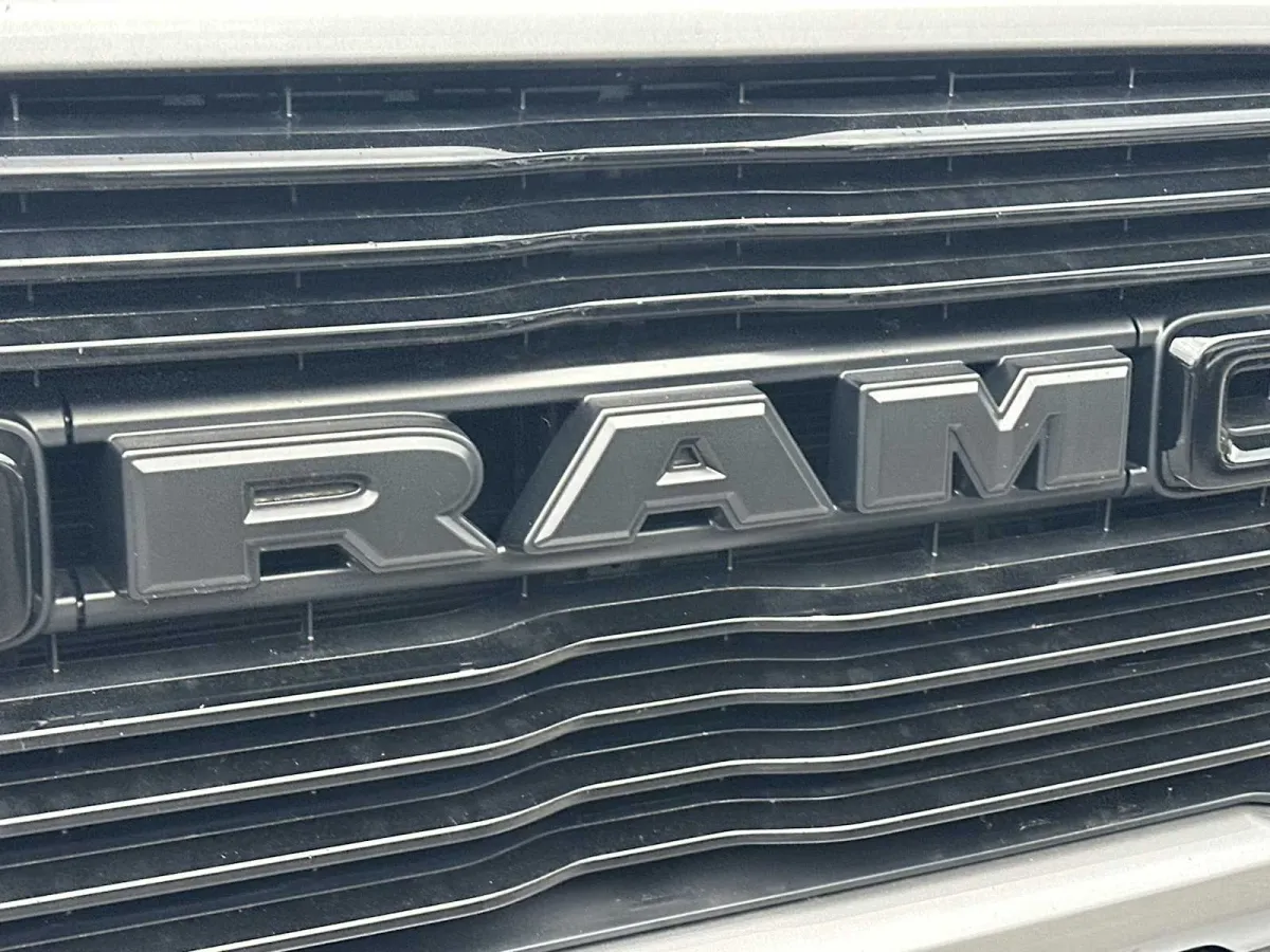 2024 Ram 3500 Laramie thumbnail 15