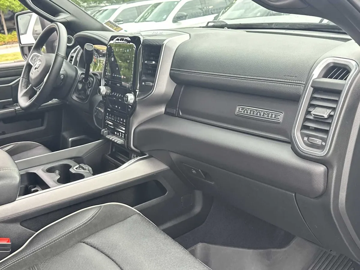 2024 Ram 3500 Laramie thumbnail 19