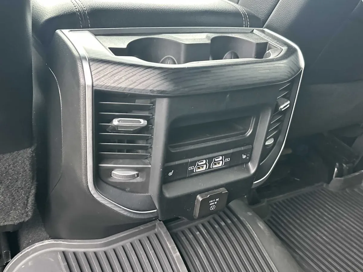 2024 Ram 3500 Laramie thumbnail 28
