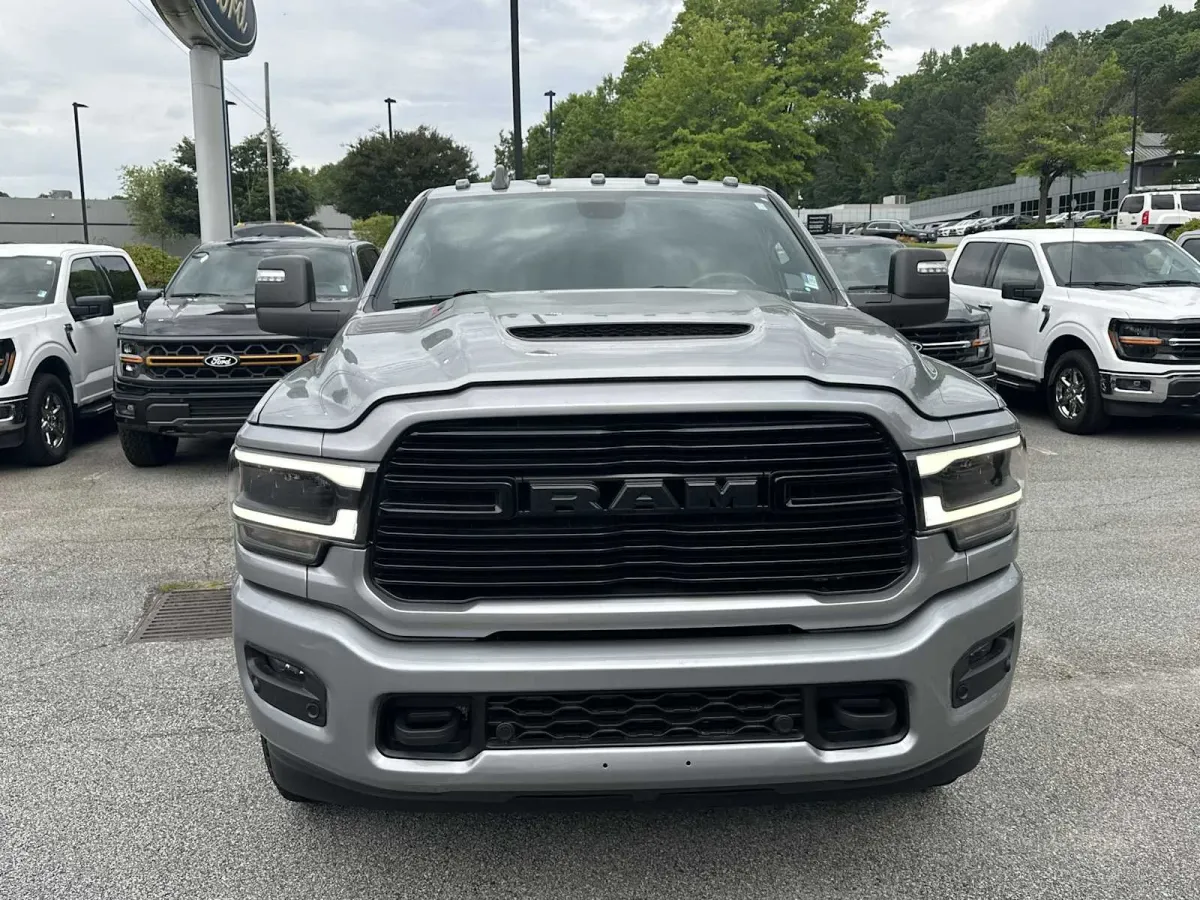 2024 Ram 3500 Laramie thumbnail 3