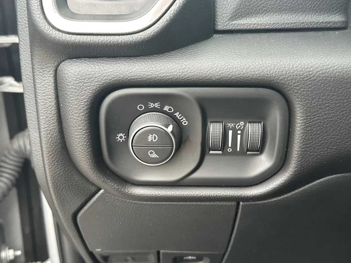 2024 Ram 3500 Laramie thumbnail 30