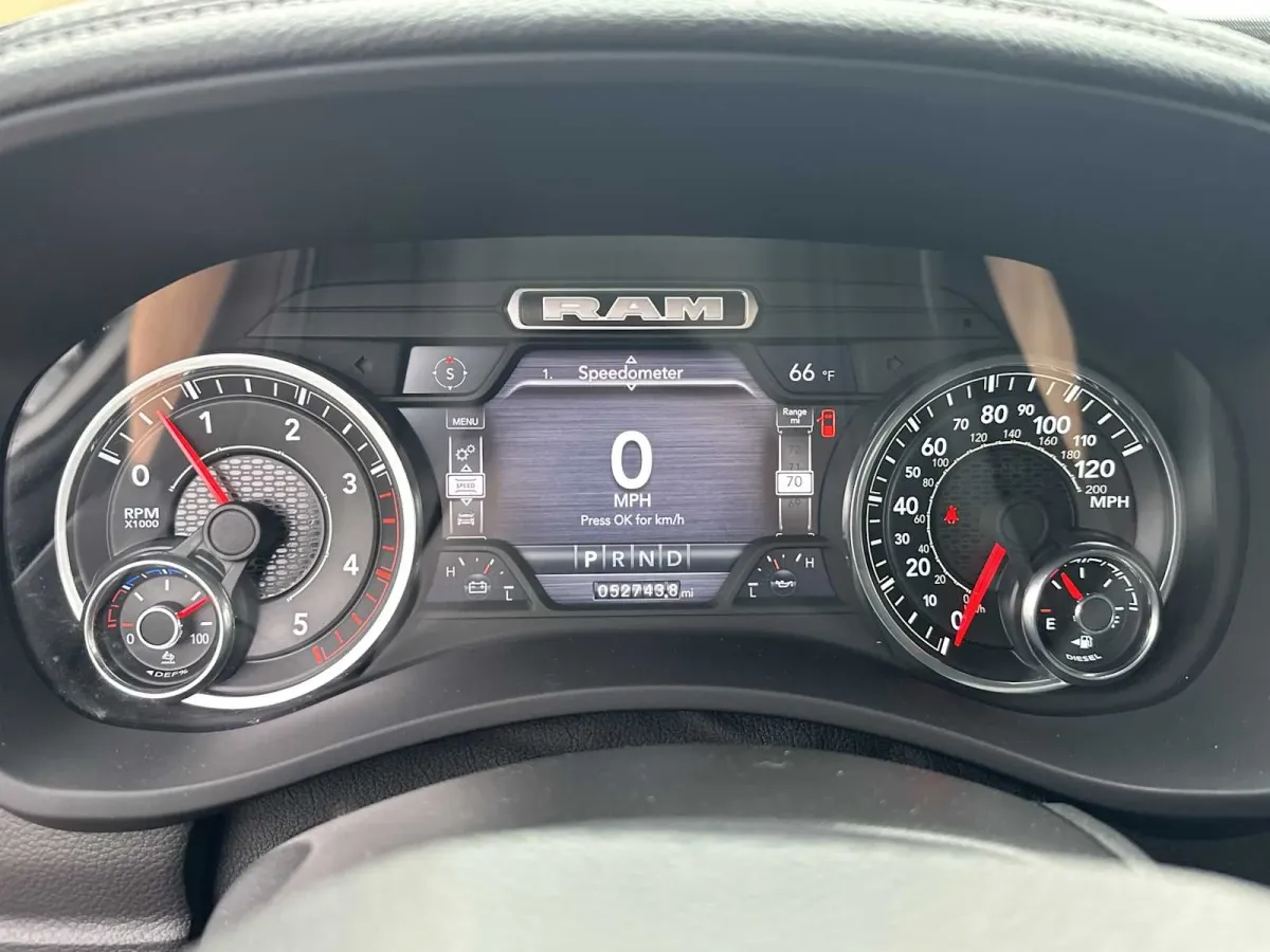 2024 Ram 3500 Laramie thumbnail 33