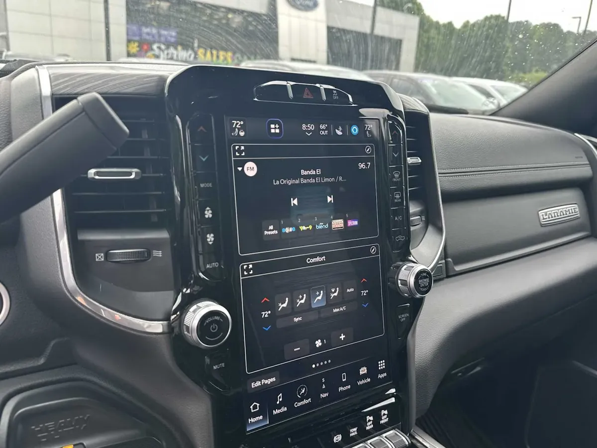2024 Ram 3500 Laramie thumbnail 34