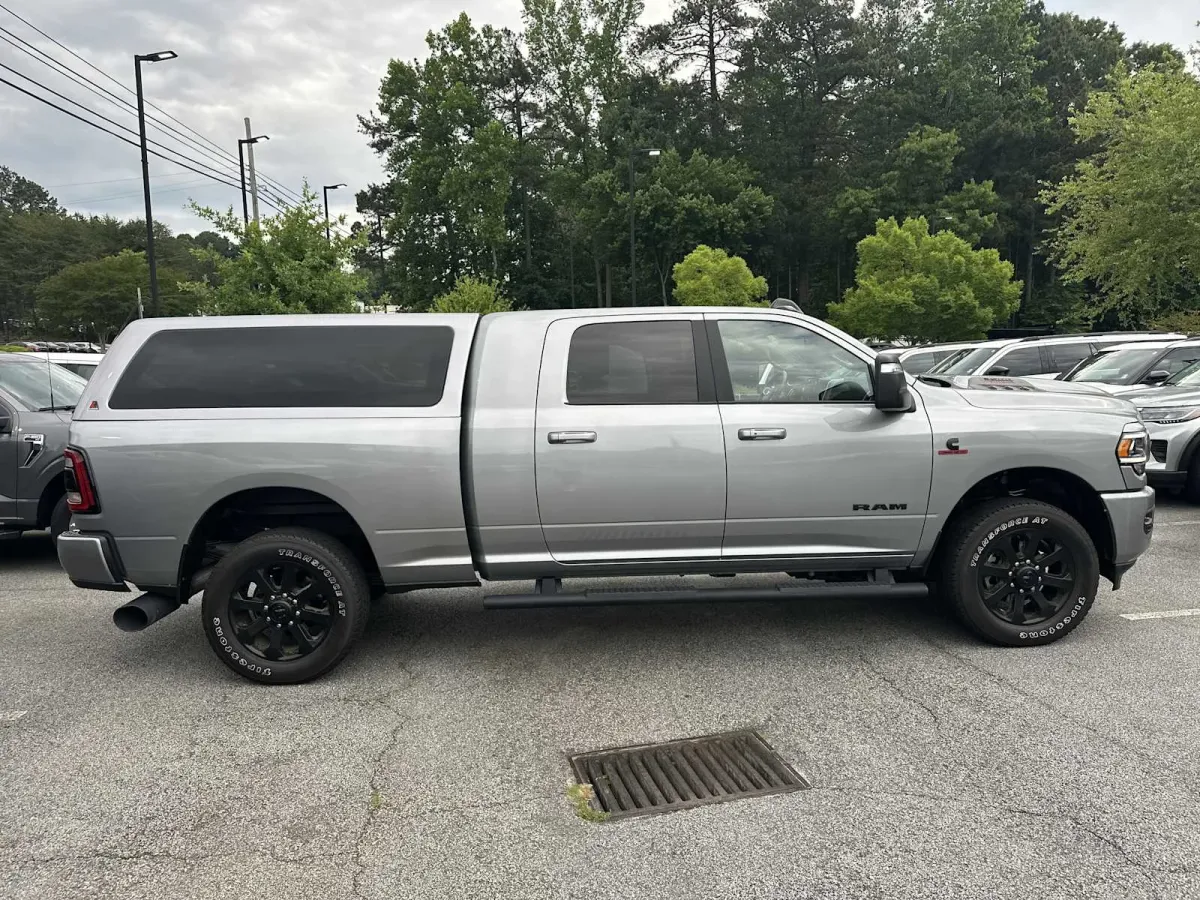 2024 Ram 3500 Laramie thumbnail 8
