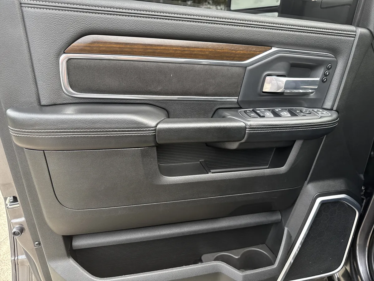 2024 Ram 3500 Laramie thumbnail 10