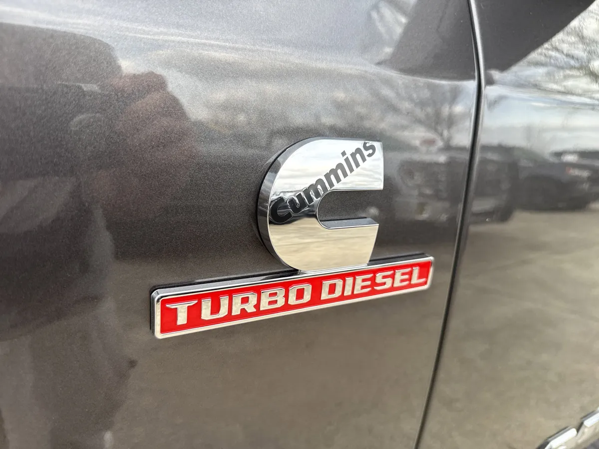 2024 Ram 3500 Laramie thumbnail 12