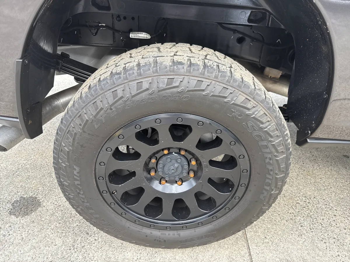 2024 Ram 3500 Laramie thumbnail 19