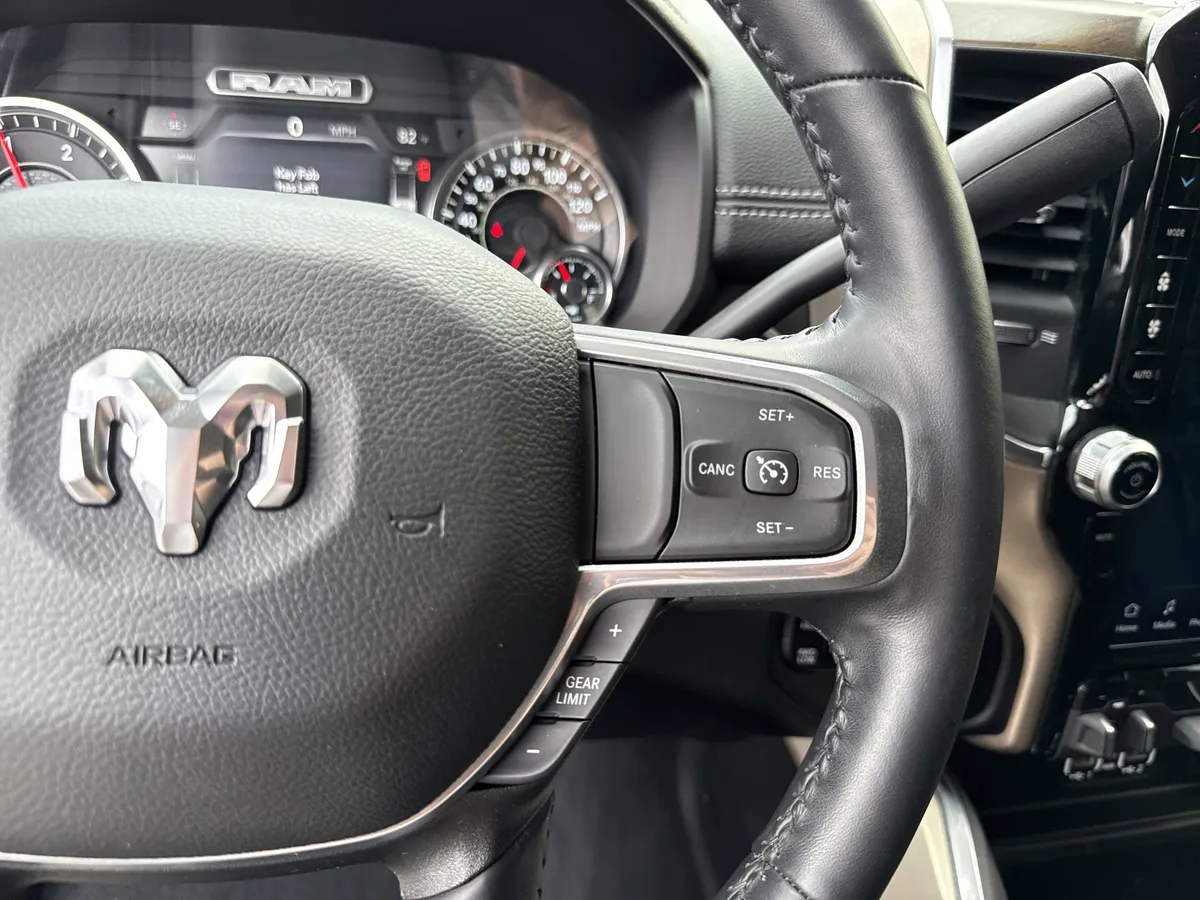 2024 Ram 3500 Laramie thumbnail 26