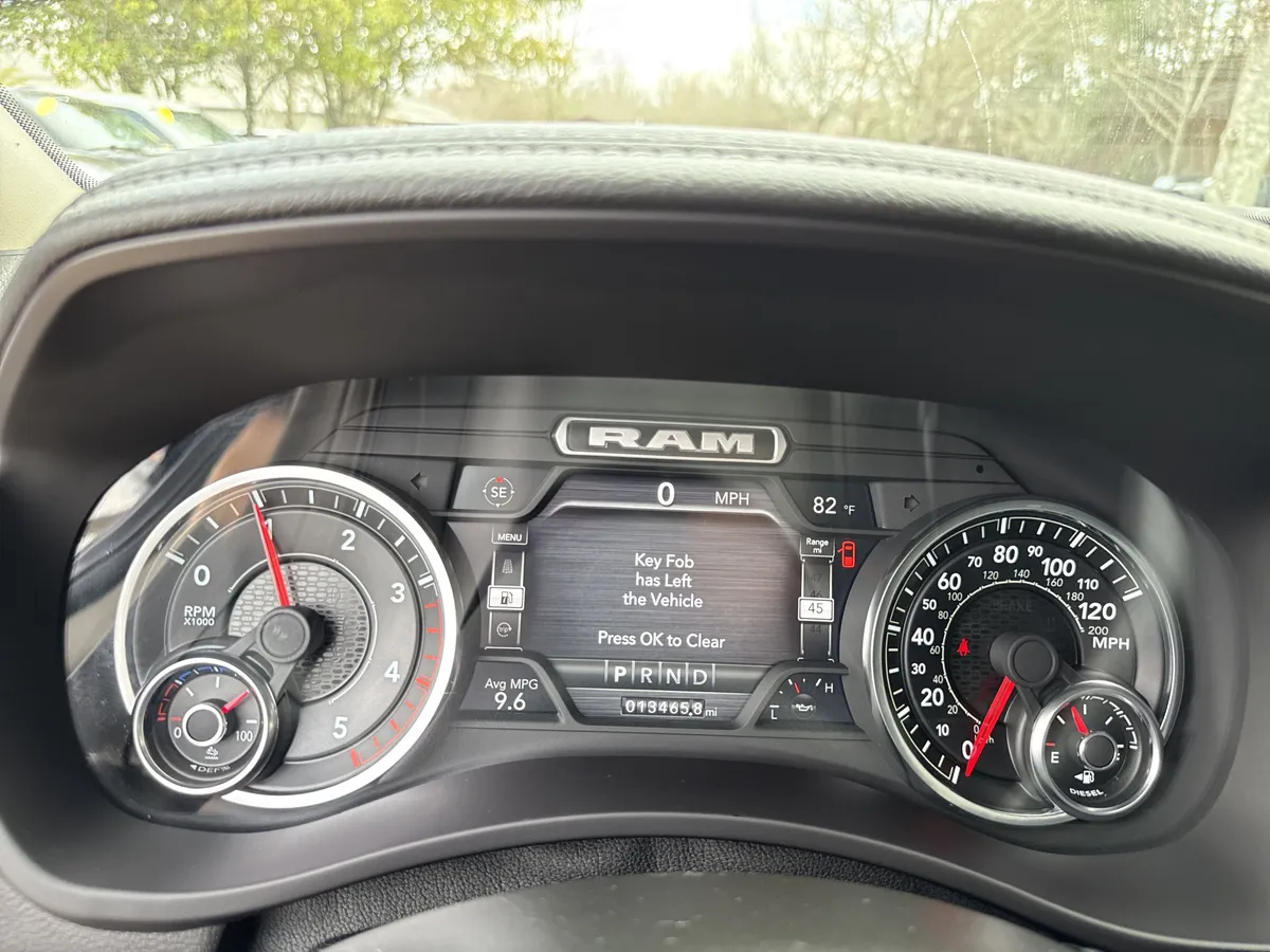 2024 Ram 3500 Laramie thumbnail 27