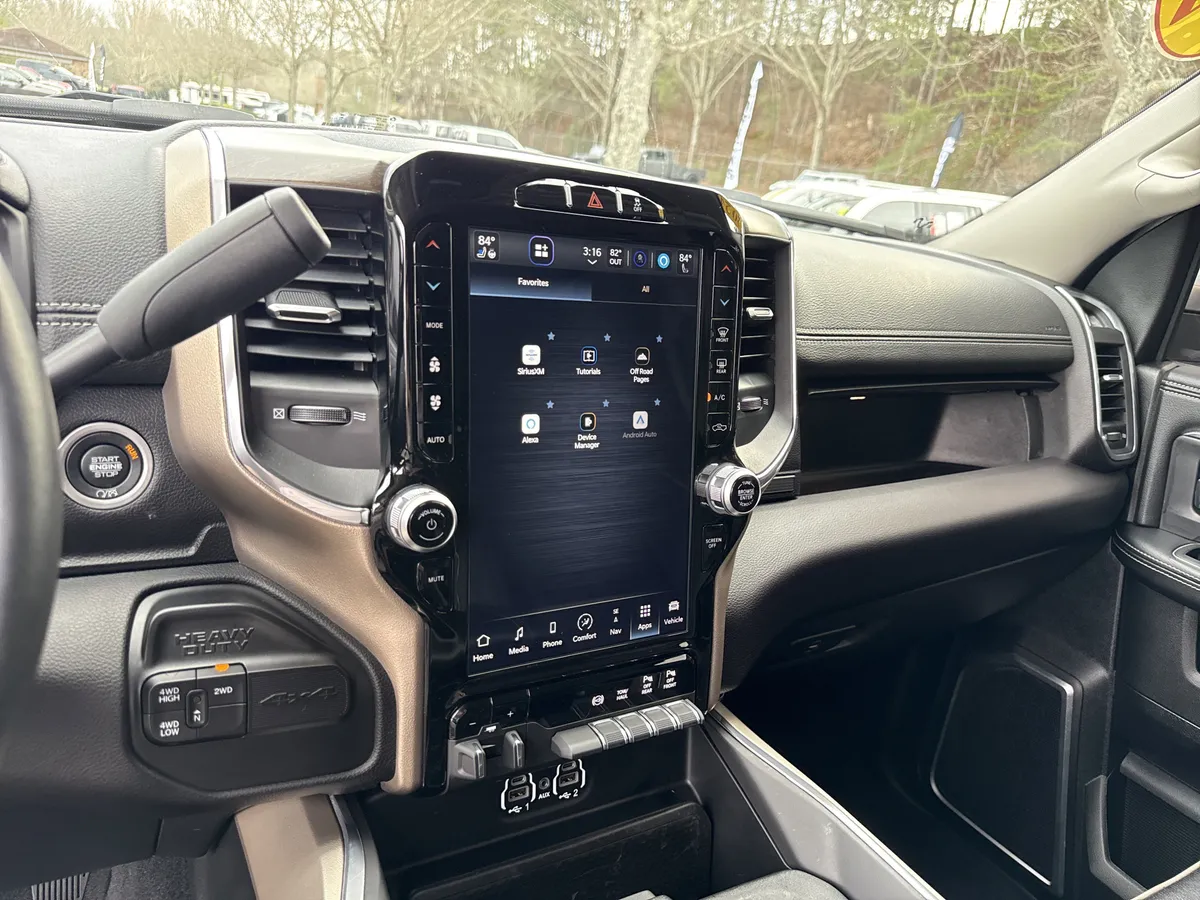 2024 Ram 3500 Laramie thumbnail 28