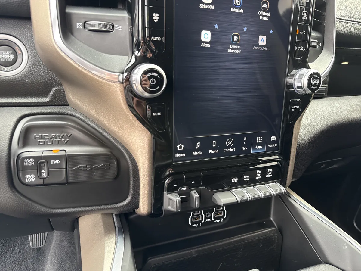 2024 Ram 3500 Laramie thumbnail 29