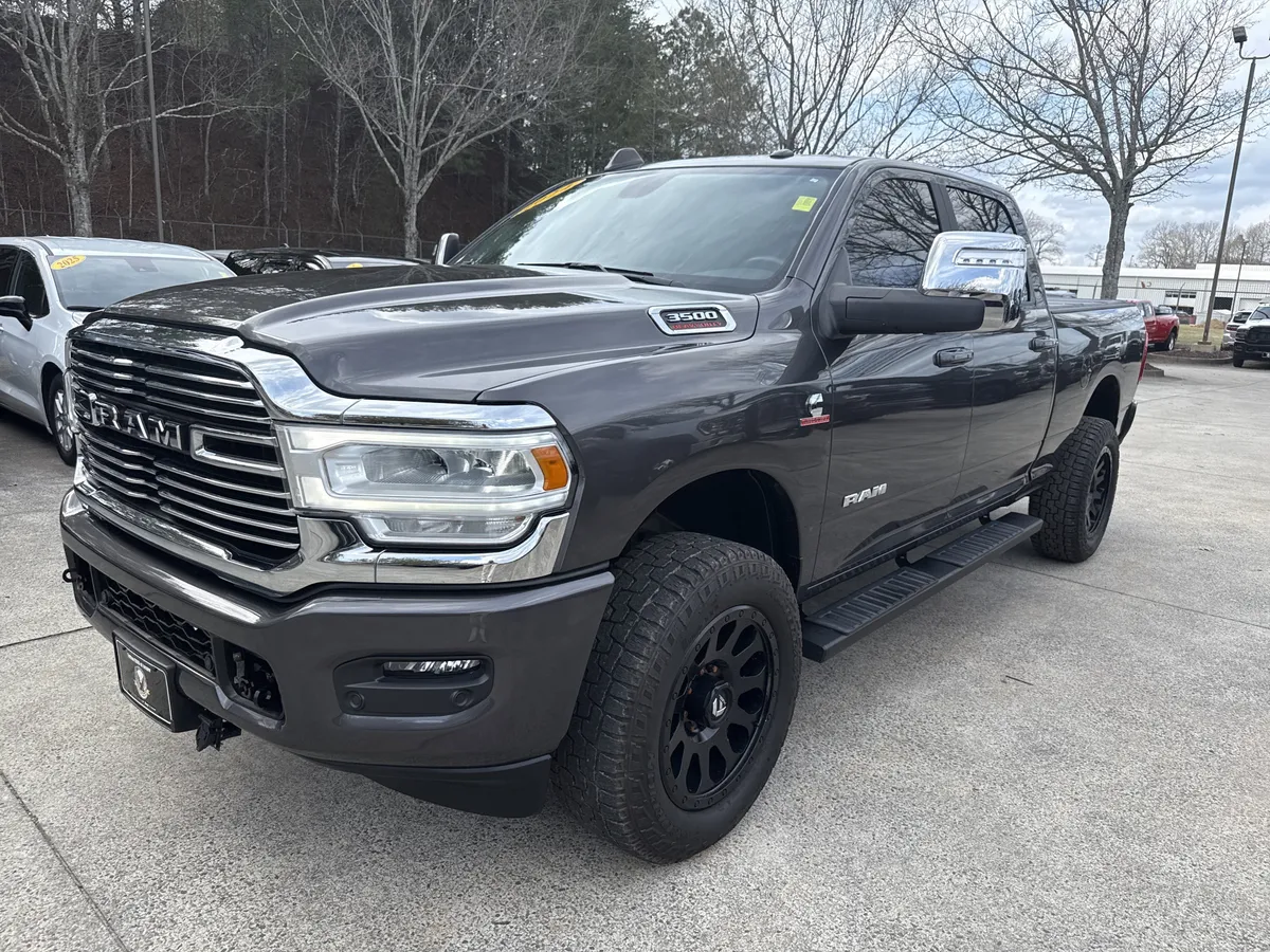2024 Ram 3500 Laramie thumbnail 3
