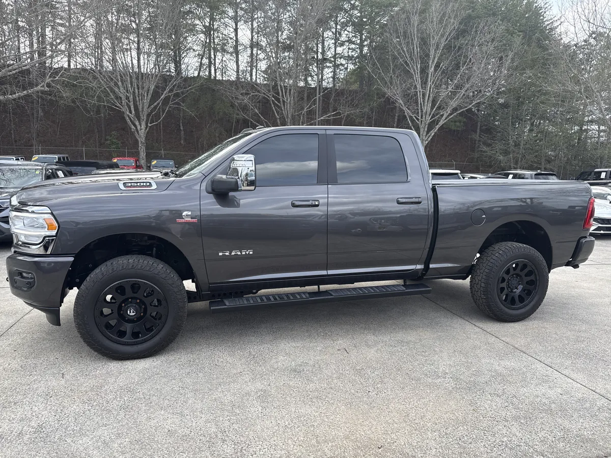 2024 Ram 3500 Laramie thumbnail 4