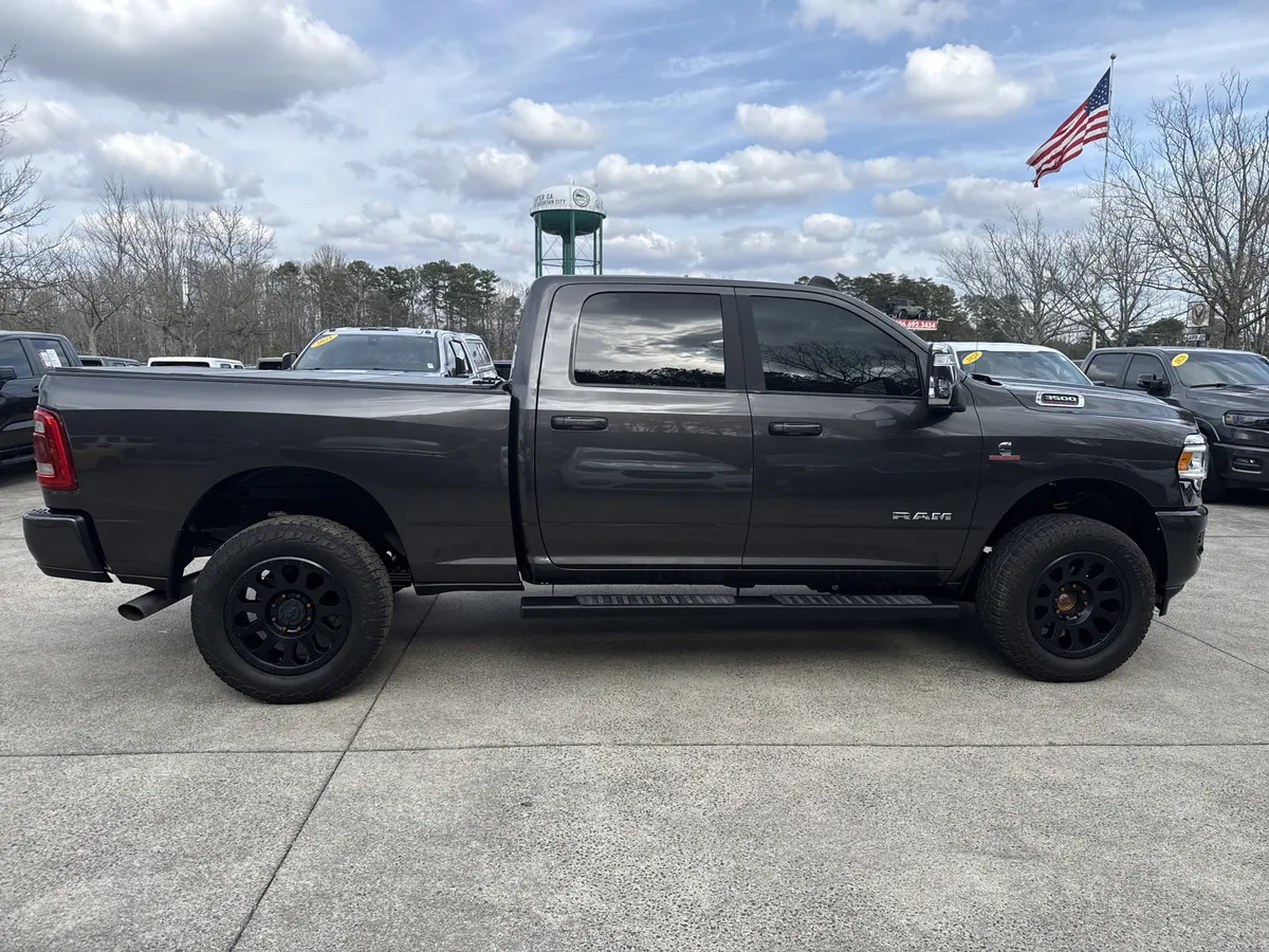 2024 Ram 3500 Laramie thumbnail 8