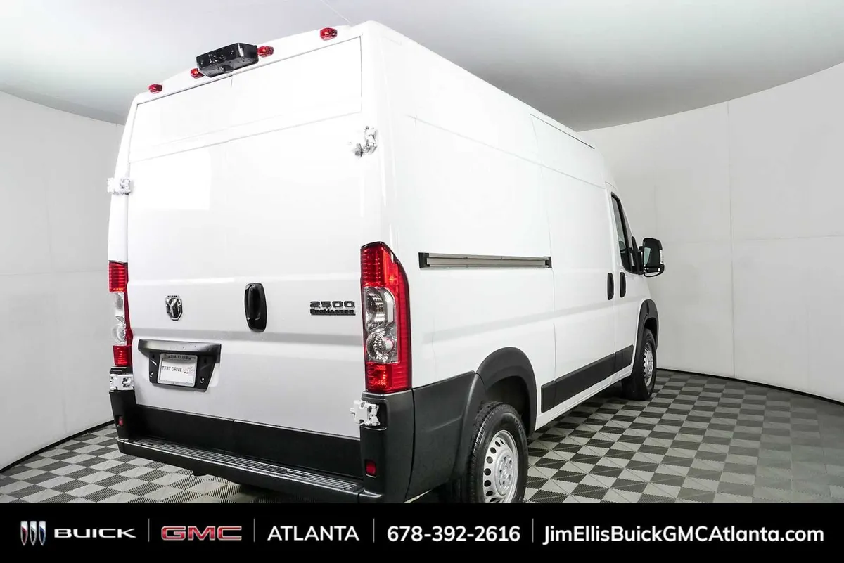 2024 Ram ProMaster Cargo Van Tradesman thumbnail 3