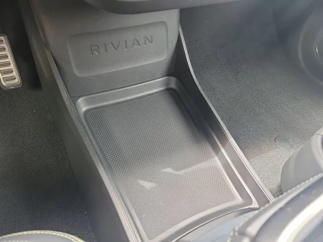 2024 Rivian R1S Adventure Quad Motor Large Pack thumbnail 24