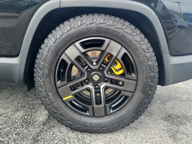 2024 Rivian R1S Adventure Quad Motor Large Pack thumbnail 7