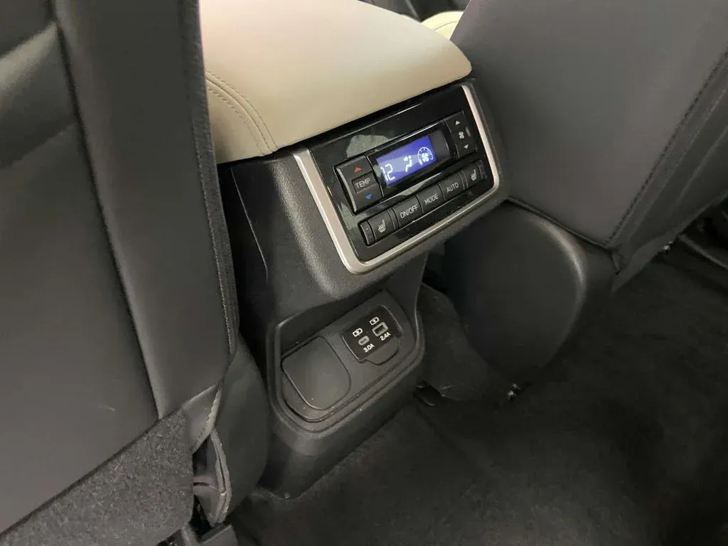 2024 Subaru Ascent Limited thumbnail 16
