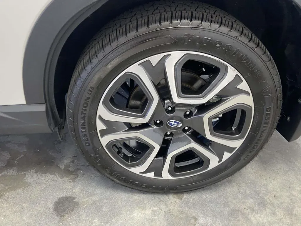 2024 Subaru Ascent Limited thumbnail 9