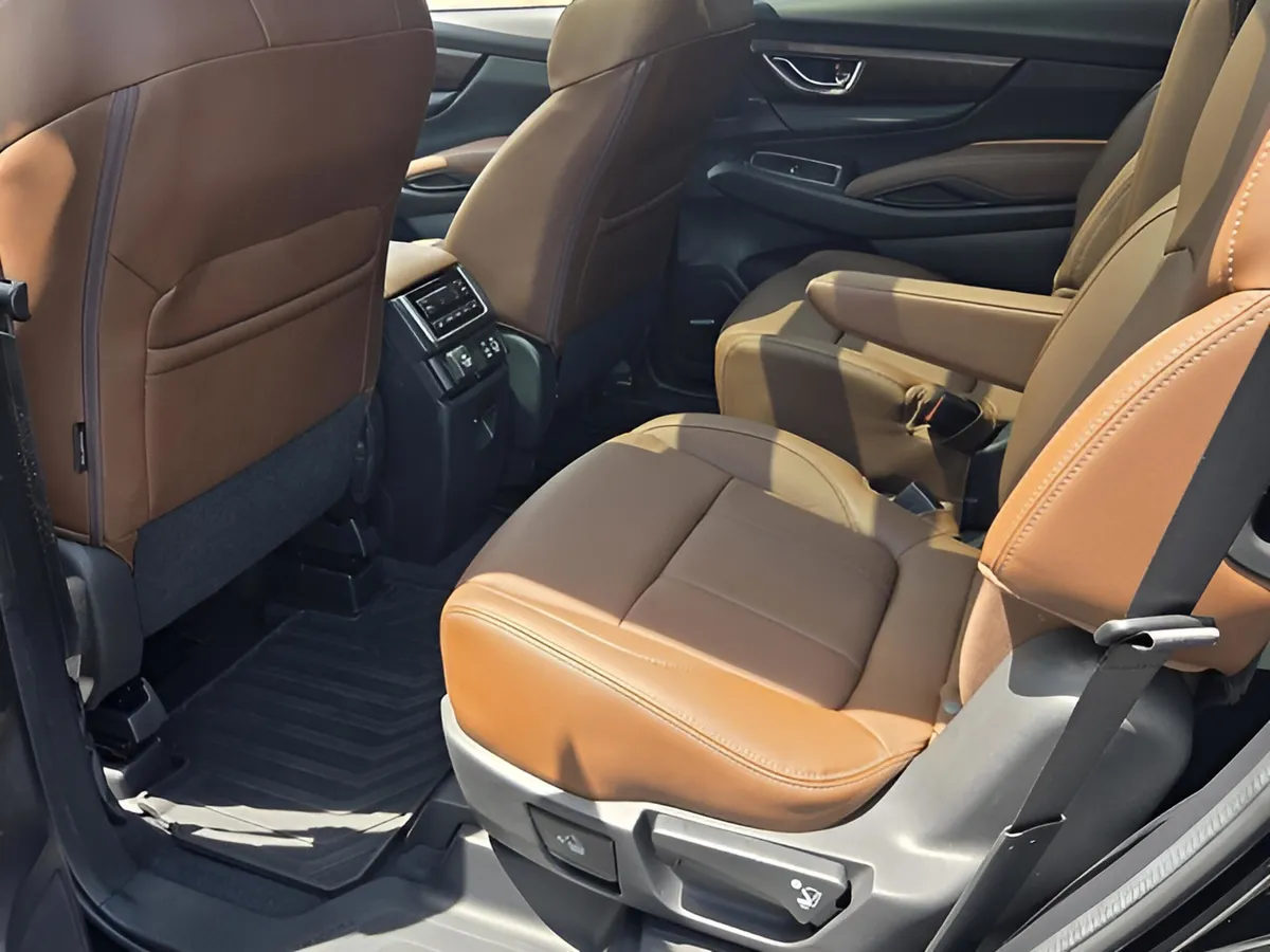 2024 Subaru Ascent Touring 7-Passenger thumbnail 11