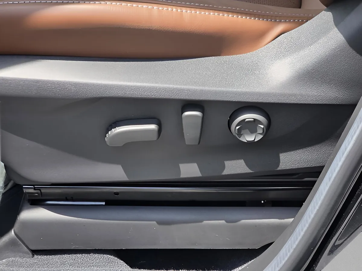 2024 Subaru Ascent Touring 7-Passenger thumbnail 15