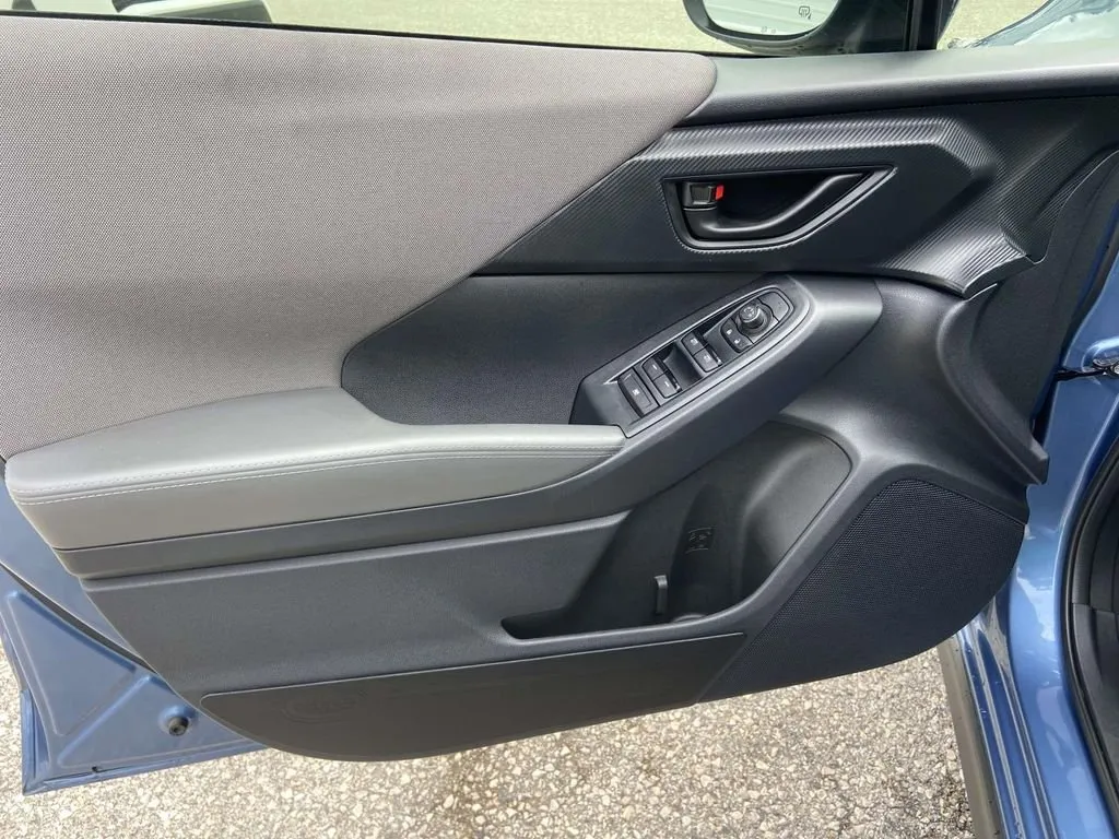2024 Subaru Crosstrek Premium thumbnail 12