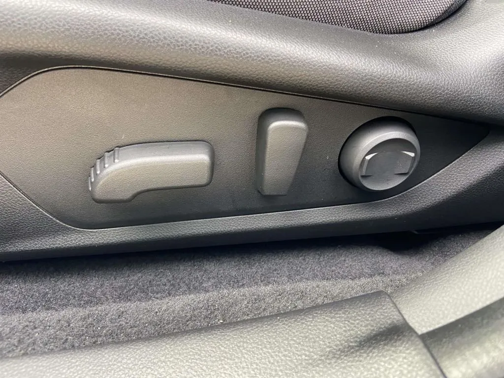 2024 Subaru Crosstrek Premium thumbnail 16