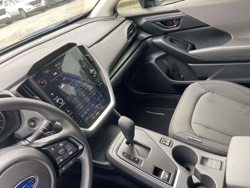 2024 Subaru Crosstrek Premium thumbnail 29