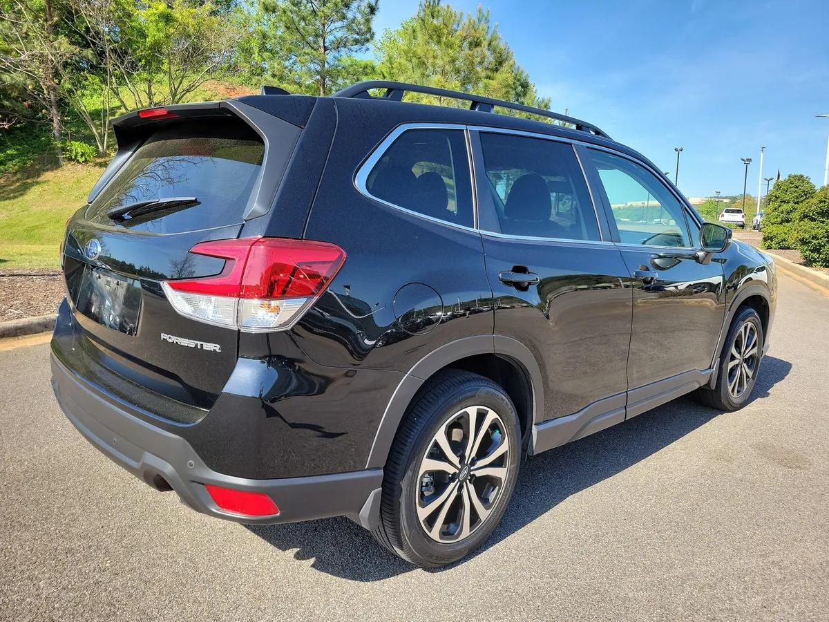 2024 Subaru Forester Limited thumbnail 5
