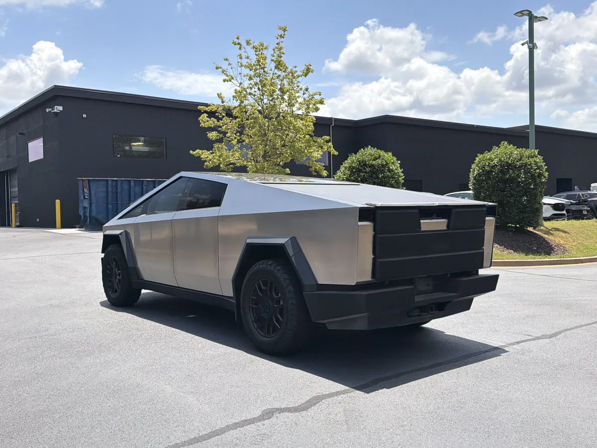 2024 Tesla Cybertruck thumbnail 12