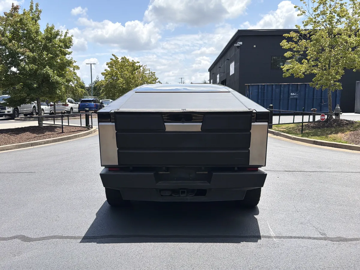 2024 Tesla Cybertruck thumbnail 13