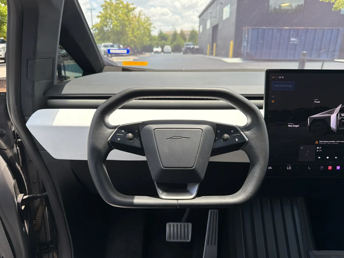 2024 Tesla Cybertruck thumbnail 17