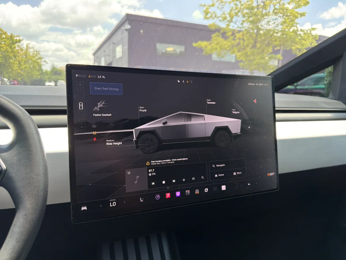 2024 Tesla Cybertruck thumbnail 18